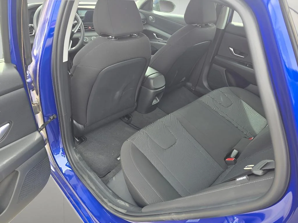 2025 Hyundai Elantra SE - Photo 9