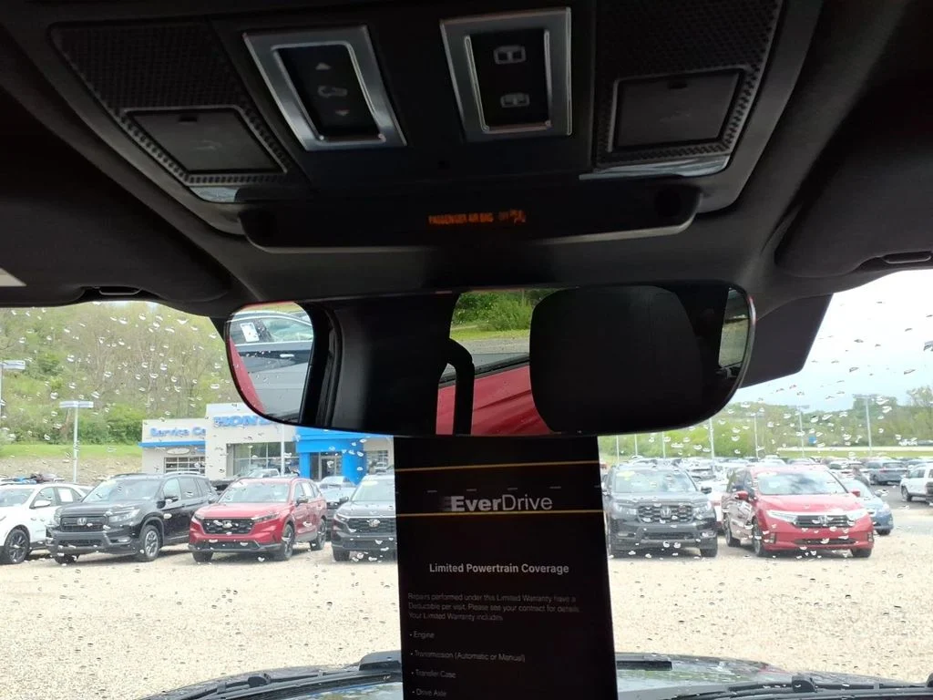 Used 2025  Land Rover S image 43