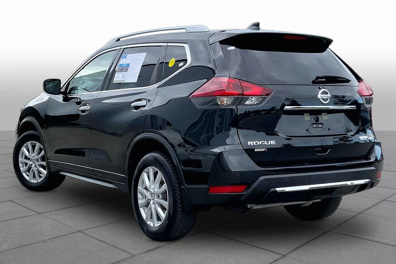 Used 2020 Magnetic Black Pearl Nissan S image 12
