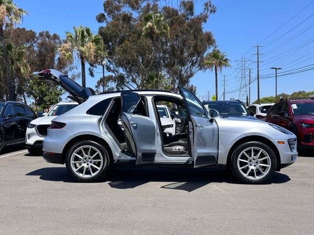 Used 2017 Rhodium Silver Metallic Porsche Base image 29