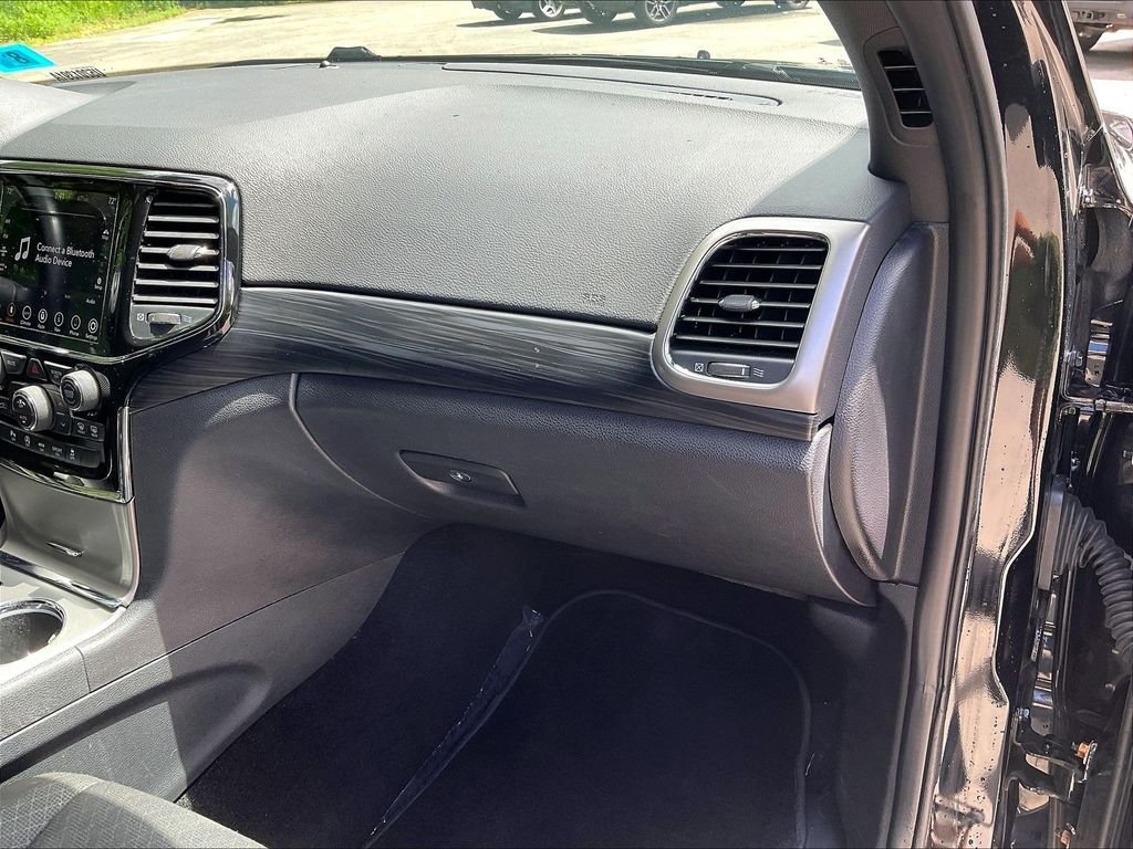 Used 2020 Black Jeep Laredo E image 13