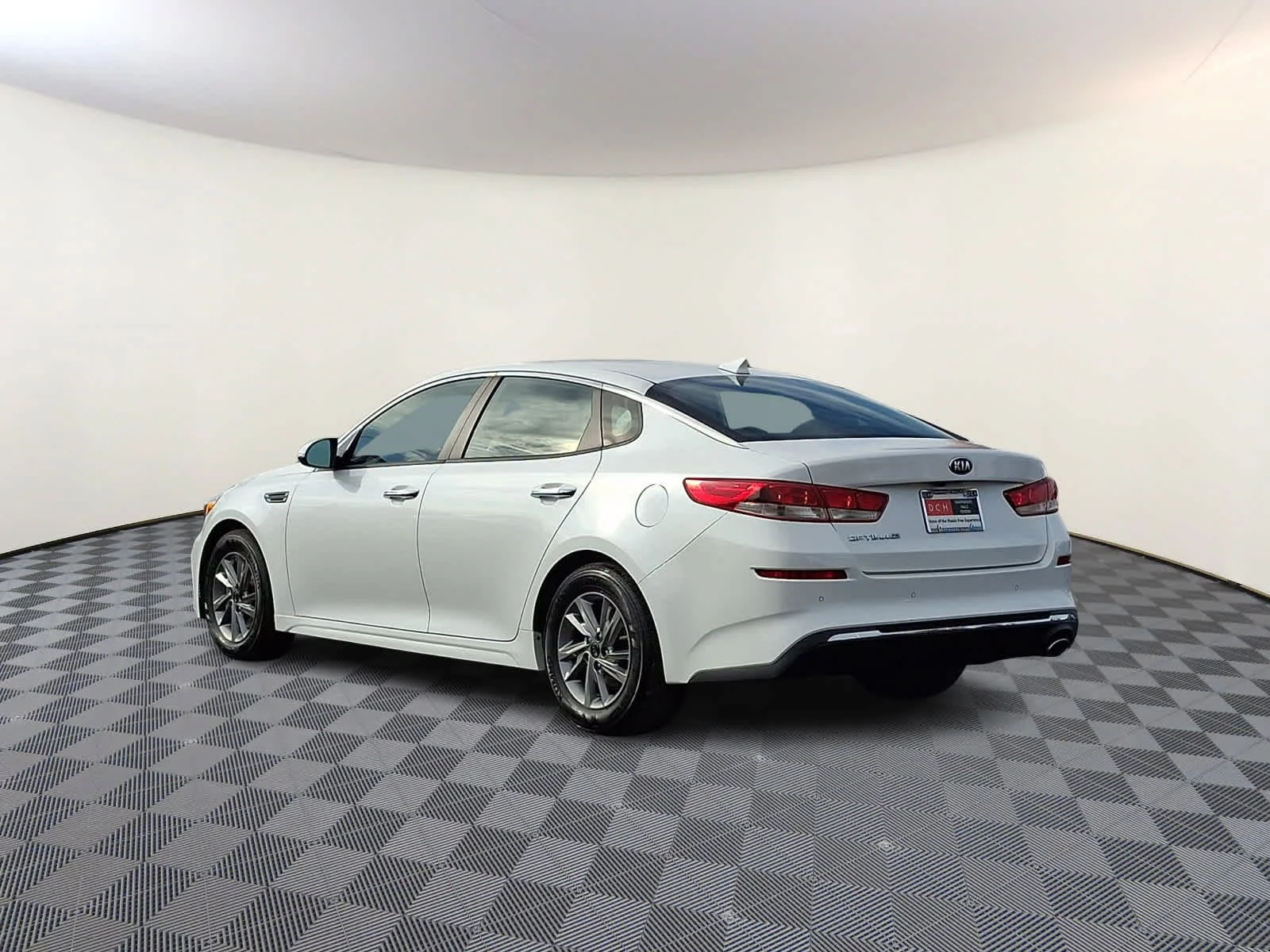 Used 2019 Snow White Pearl Kia LX image 7