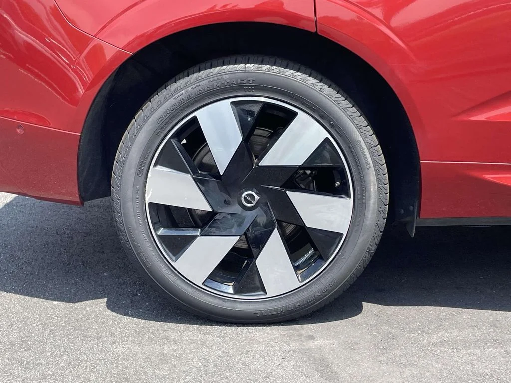 Certified Used 2024 Fusion Red Volvo Plus image 31