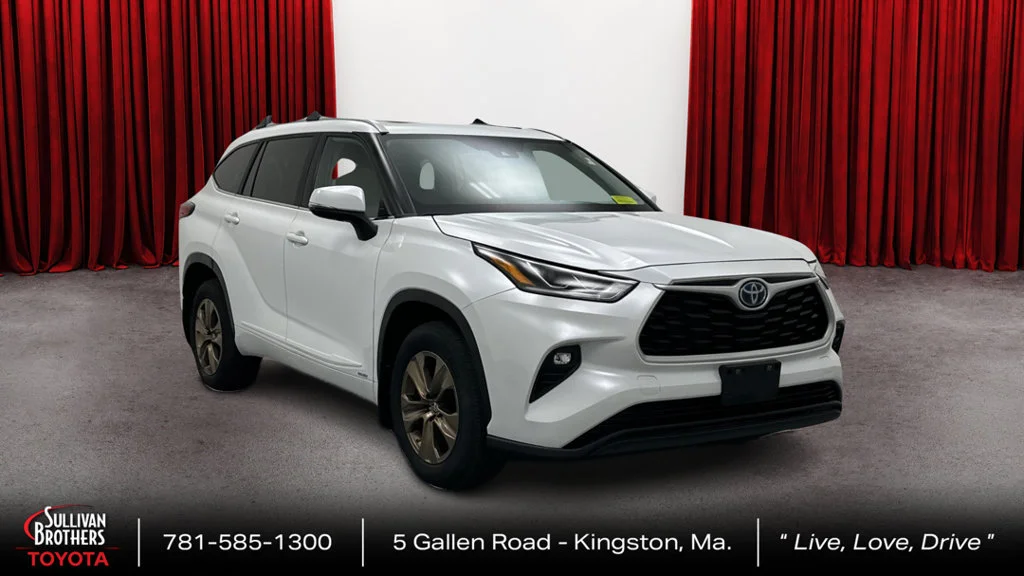 Used 2023 Beige Toyota Bronze Edition image 3