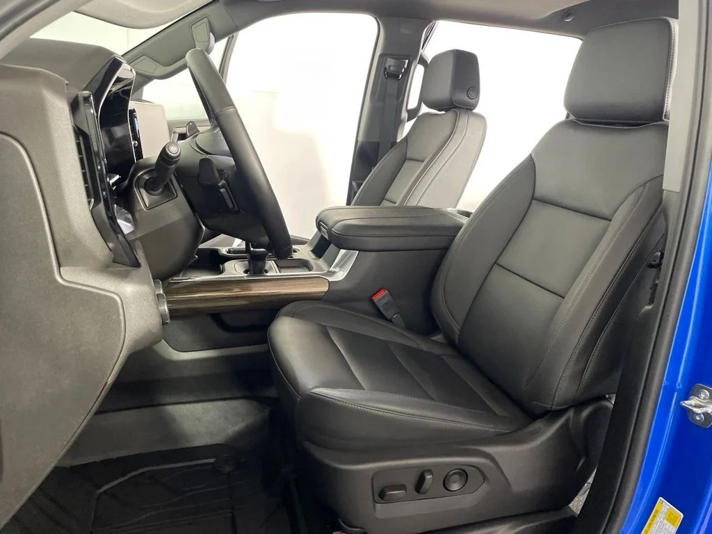 Used 2025 Blue Chevrolet RST image 11