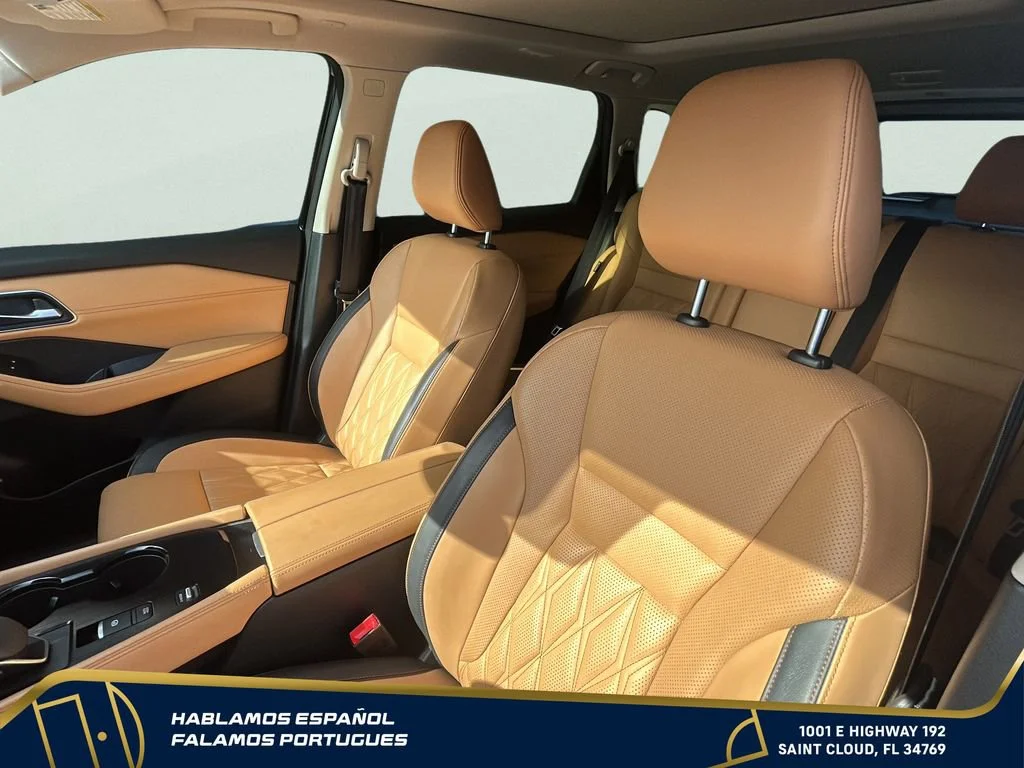 Used 2023 Black Nissan Platinum FWD image 16