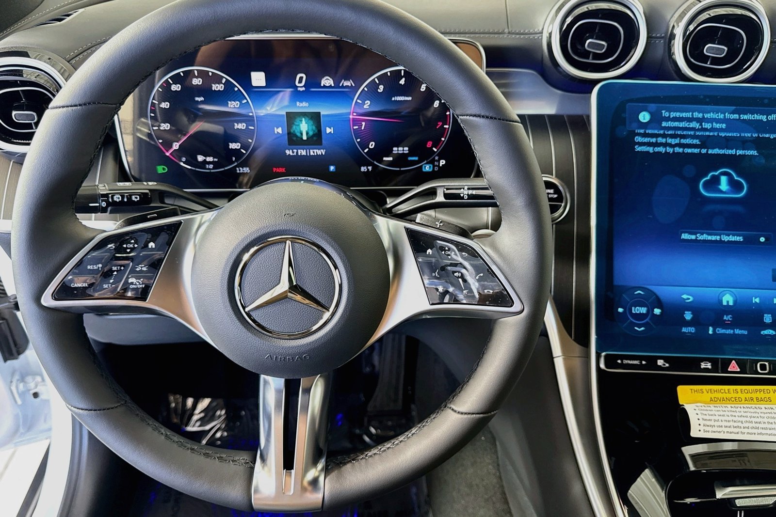 New 2027 Polar White Mercedes-Benz GLC 300 image 11