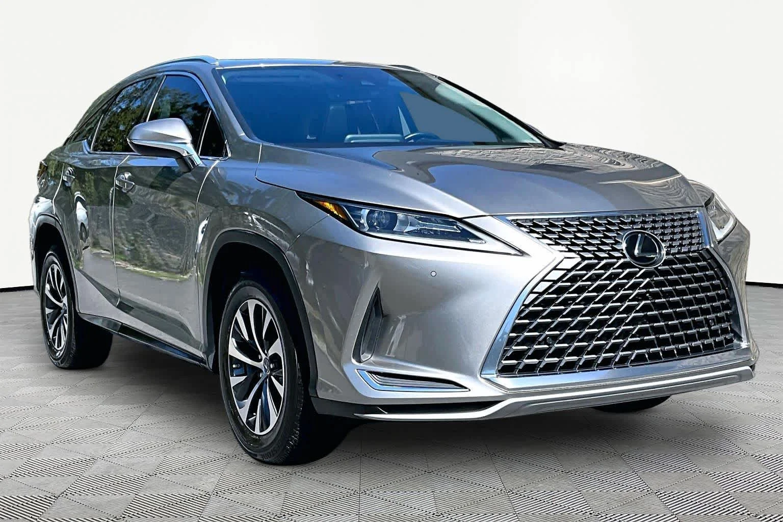 Used 2020 Atomic Silver Lexus  image 5