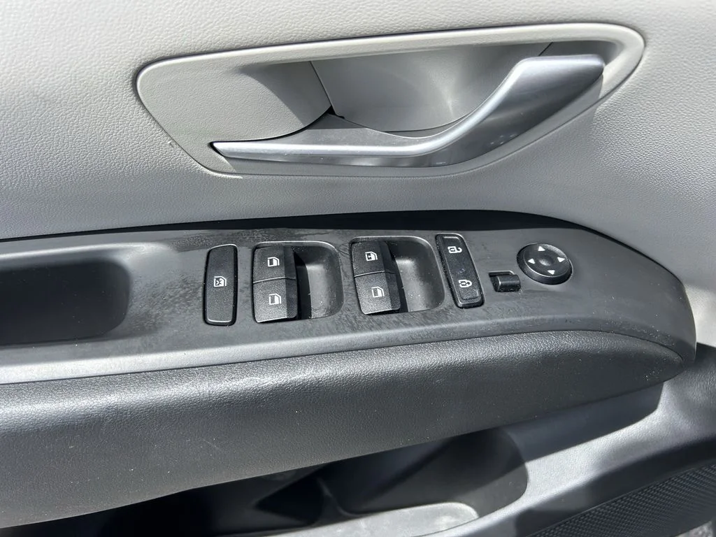 Used 2024 Silver Hyundai SE image 22