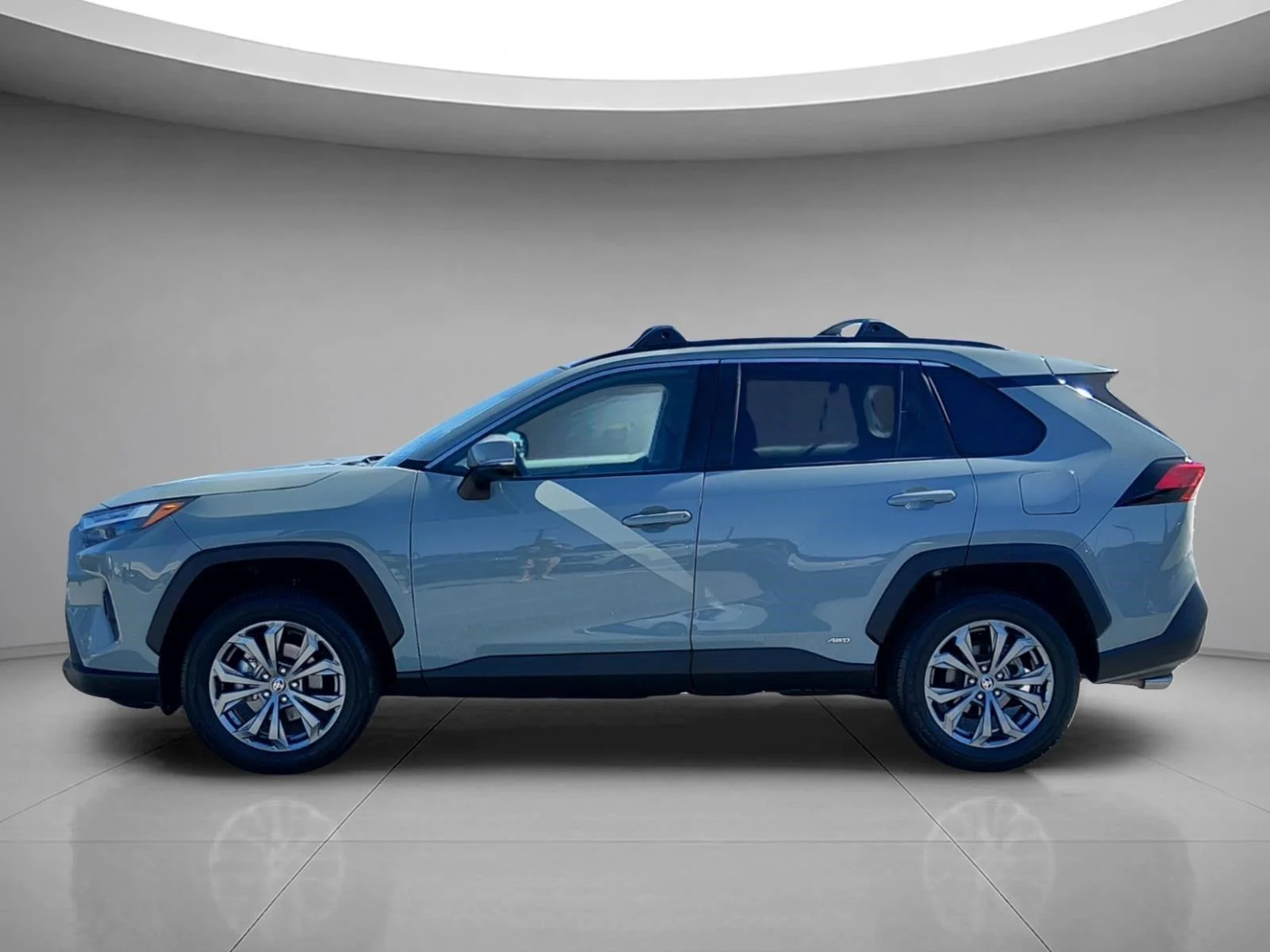 Used 2022 Lunar Rock Toyota XLE Premium image 2