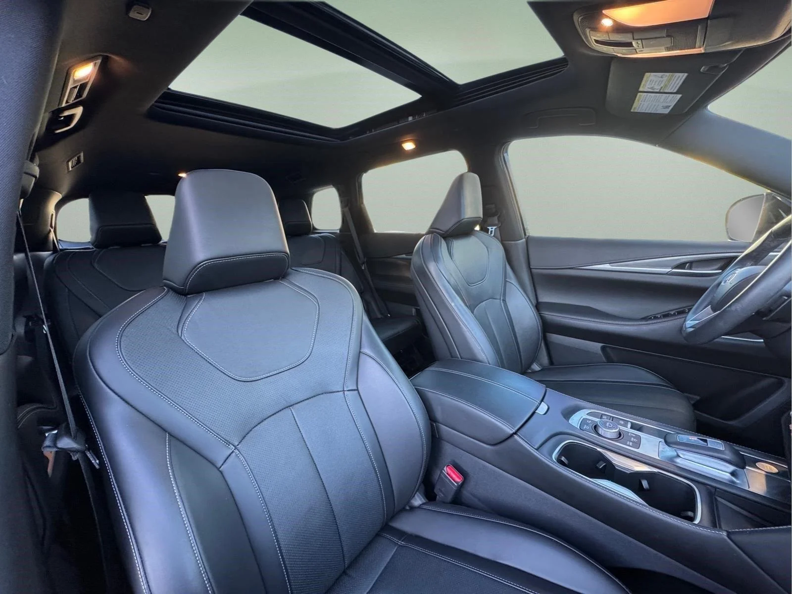 Used 2025 Majestic White INFINITI LUXE image 11