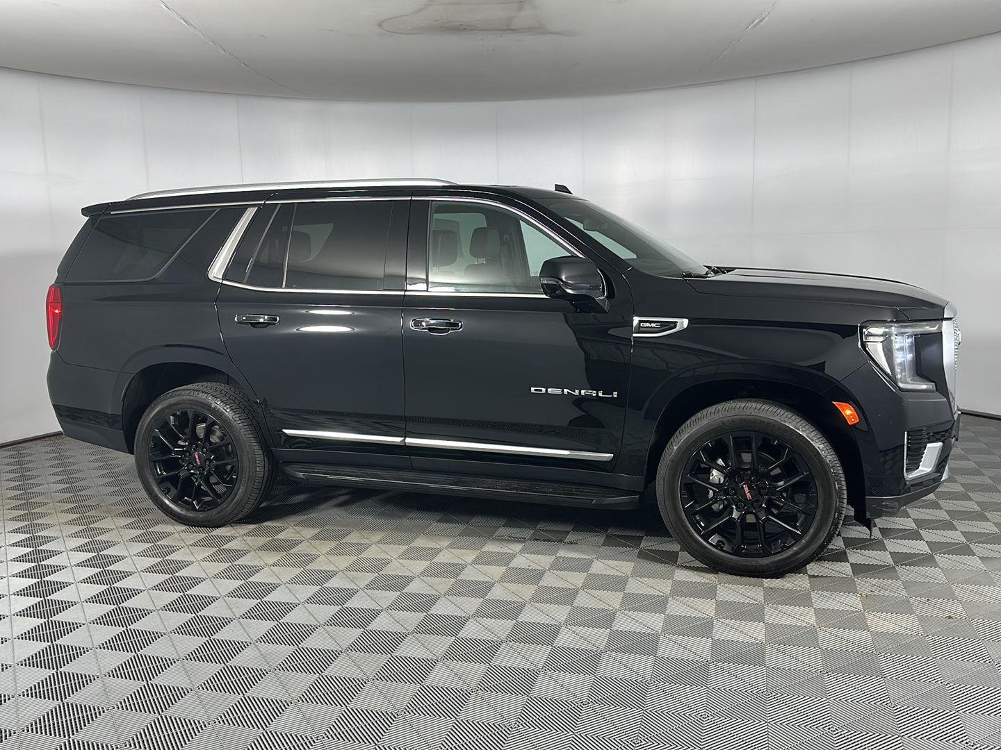 Used 2022 Onyx Black GMC Denali image 4