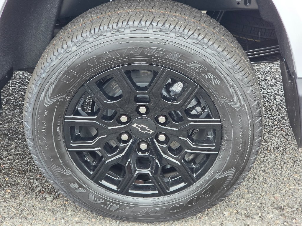 New 2026 Summit White Chevrolet Work Truck image 4