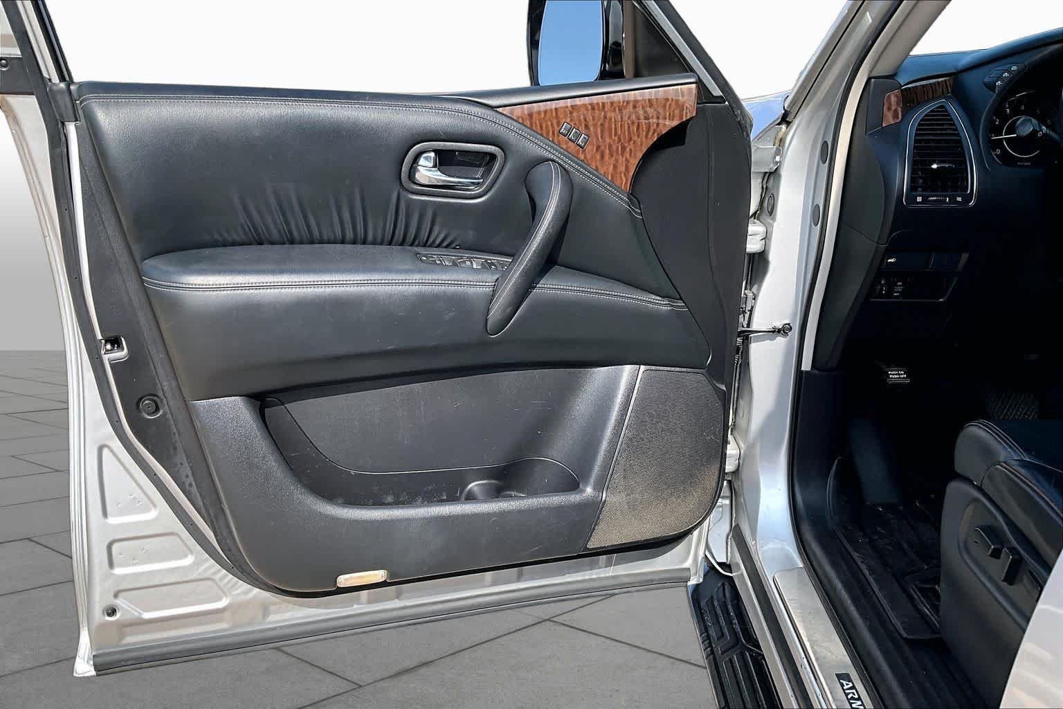 Used 2017 Brilliant Silver Nissan SL image 25