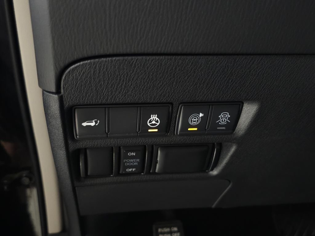 Used 2020 Super Black Nissan Platinum image 20