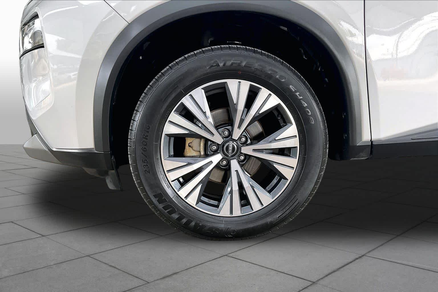 Used 2023 Brilliant Silver Metallic Nissan SV image 11