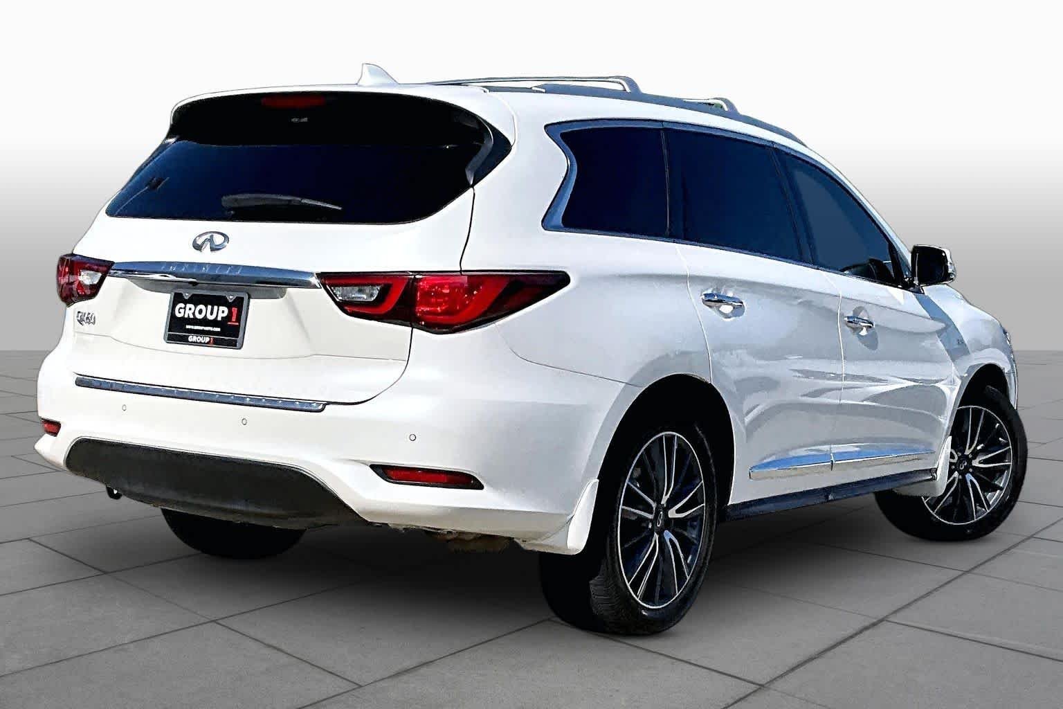 Used 2020 Majestic White INFINITI LUXE image 12