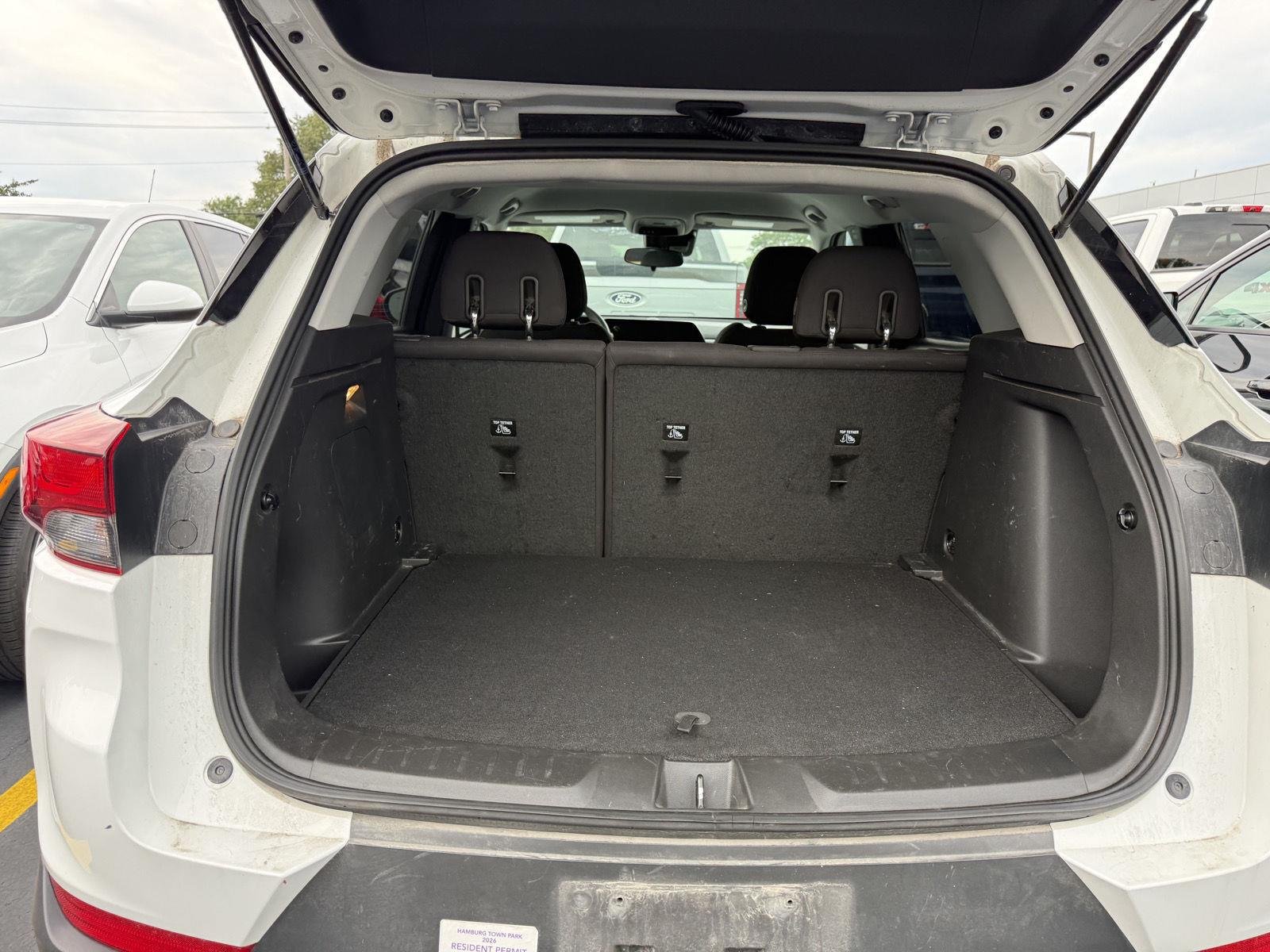 Used 2024 Summit White Chevrolet LT image 6