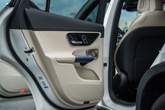 Used 2023 Polar White Mercedes-Benz GLC 300 image 32