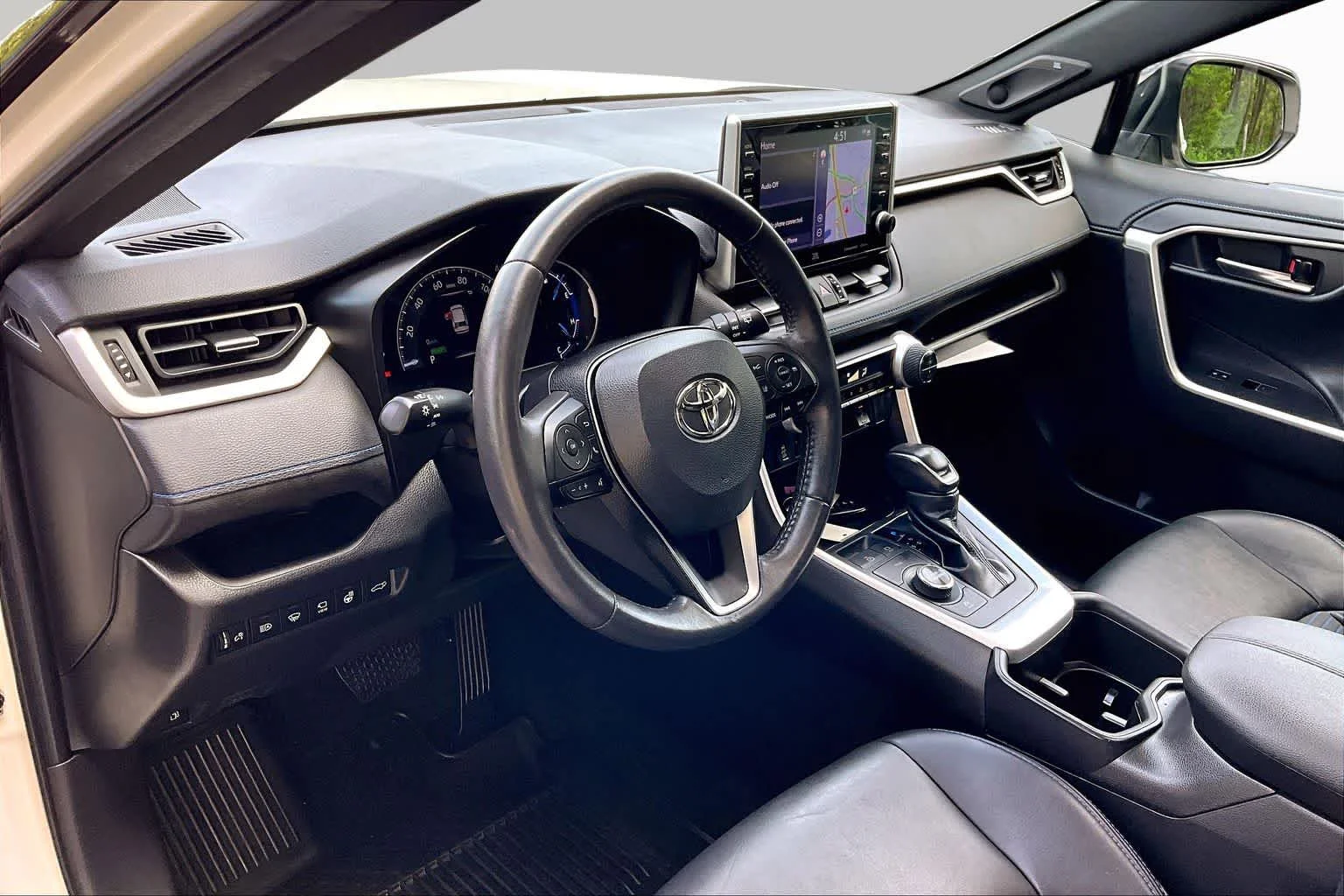 Certified Used 2022 Blizzard Pearl/Midnight Black Metallic Toyota Hybrid XSE image 17