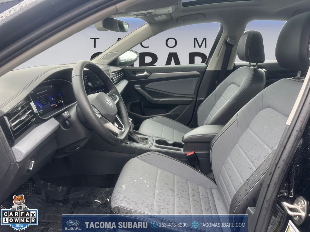 2025 Volkswagen Jetta SE - Photo 8