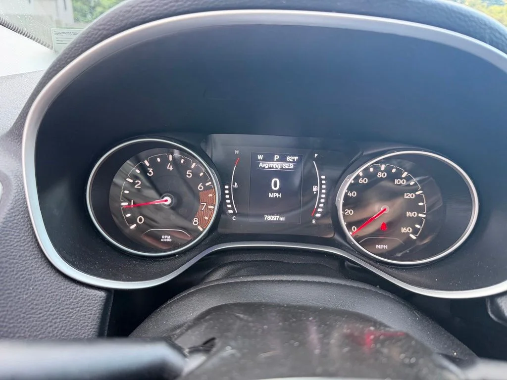 Used 2018 White Jeep Latitude image 14