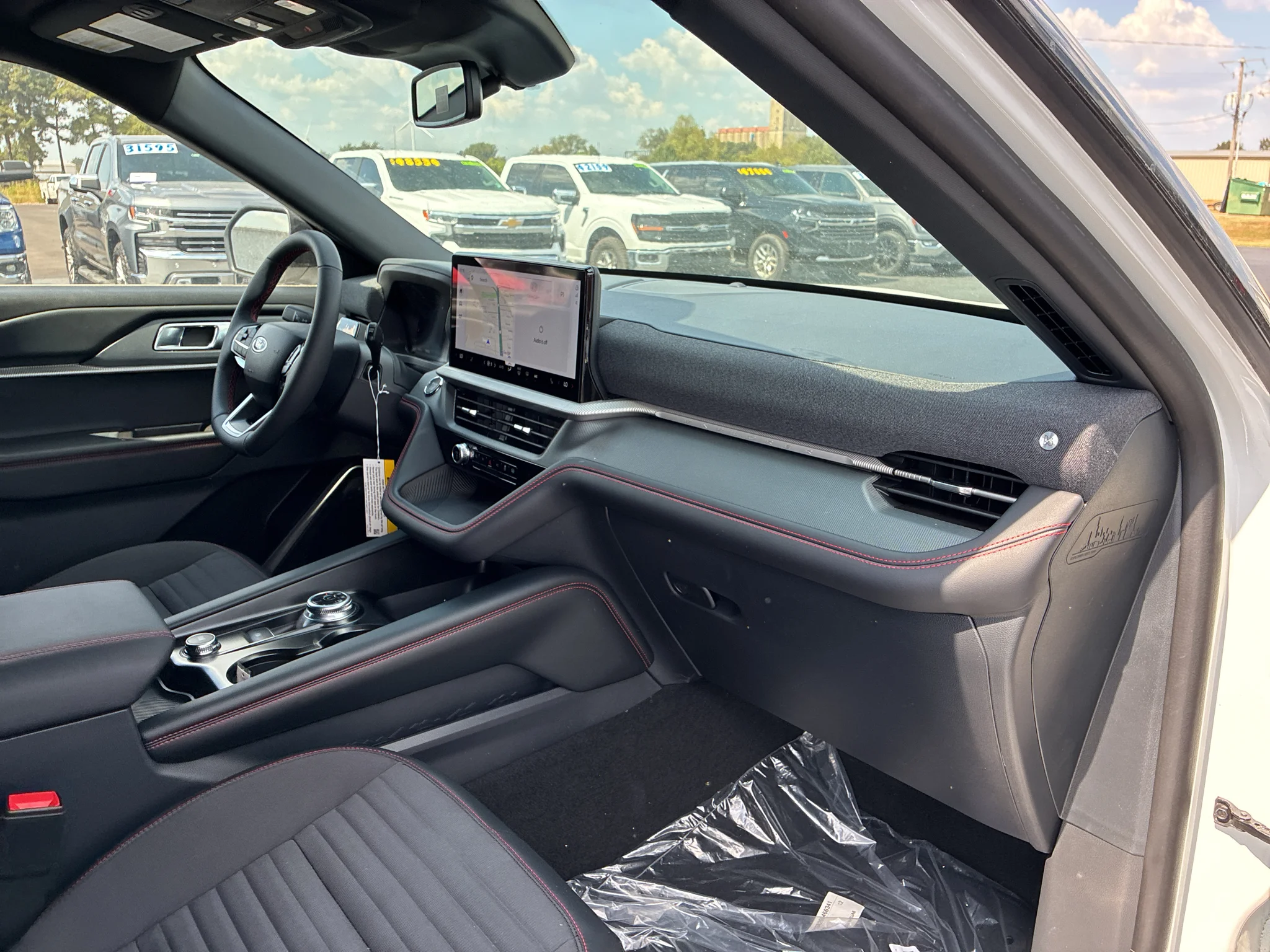 New 2026 Star White Metallic Tri-Coat Ford ST-Line image 13