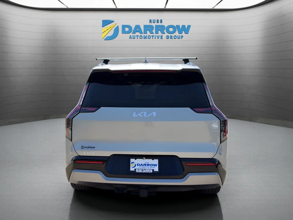 Used 2024 White Kia Land image 4
