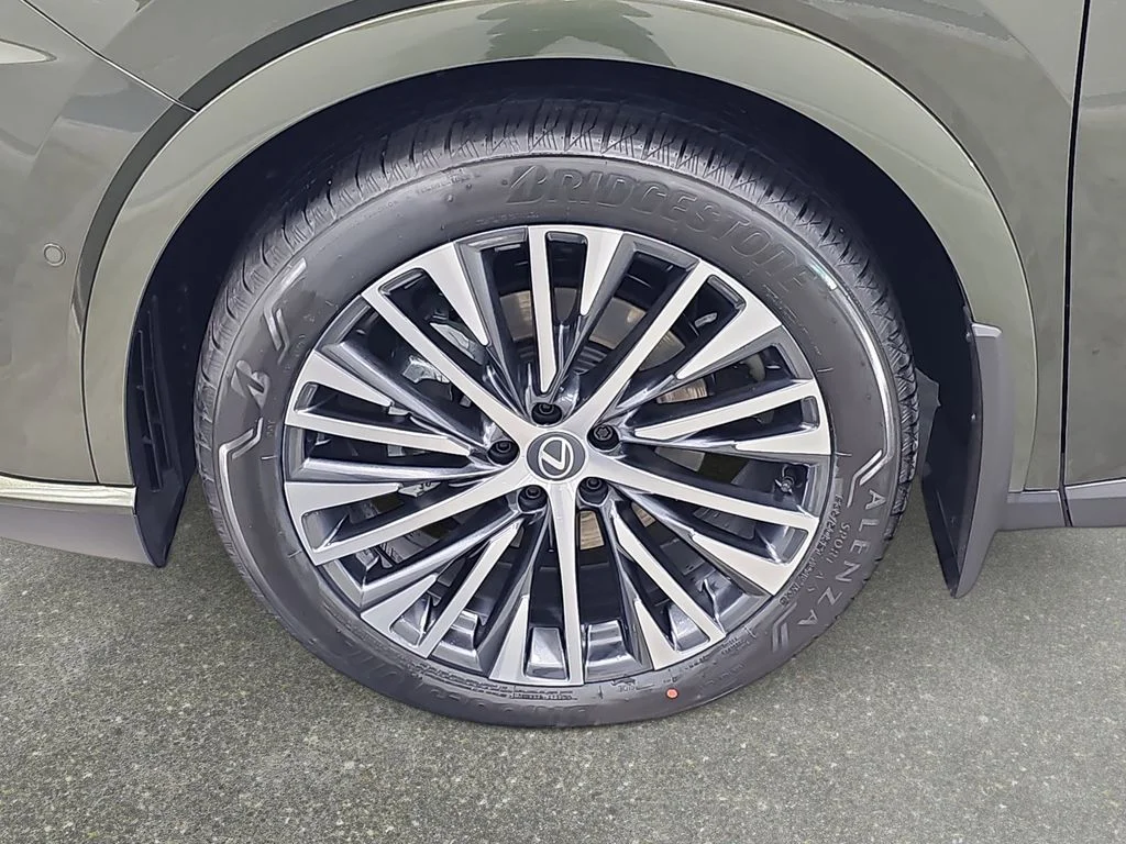 New 2026 Nori Green Pearl Lexus PREMIUM PLUS image 30