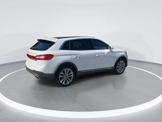 Used 2016 White Lincoln Reserve image 7