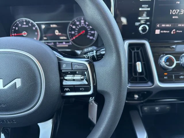 Used 2022 White Kia LX image 28