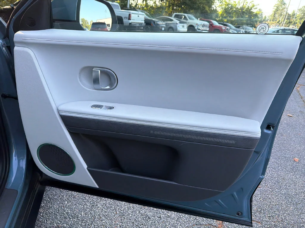 Used 2023 Blue Hyundai SEL image 14