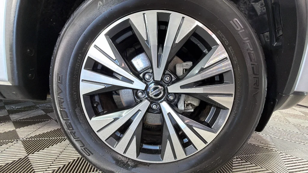 Used 2021 Silver Nissan SV FWD image 35