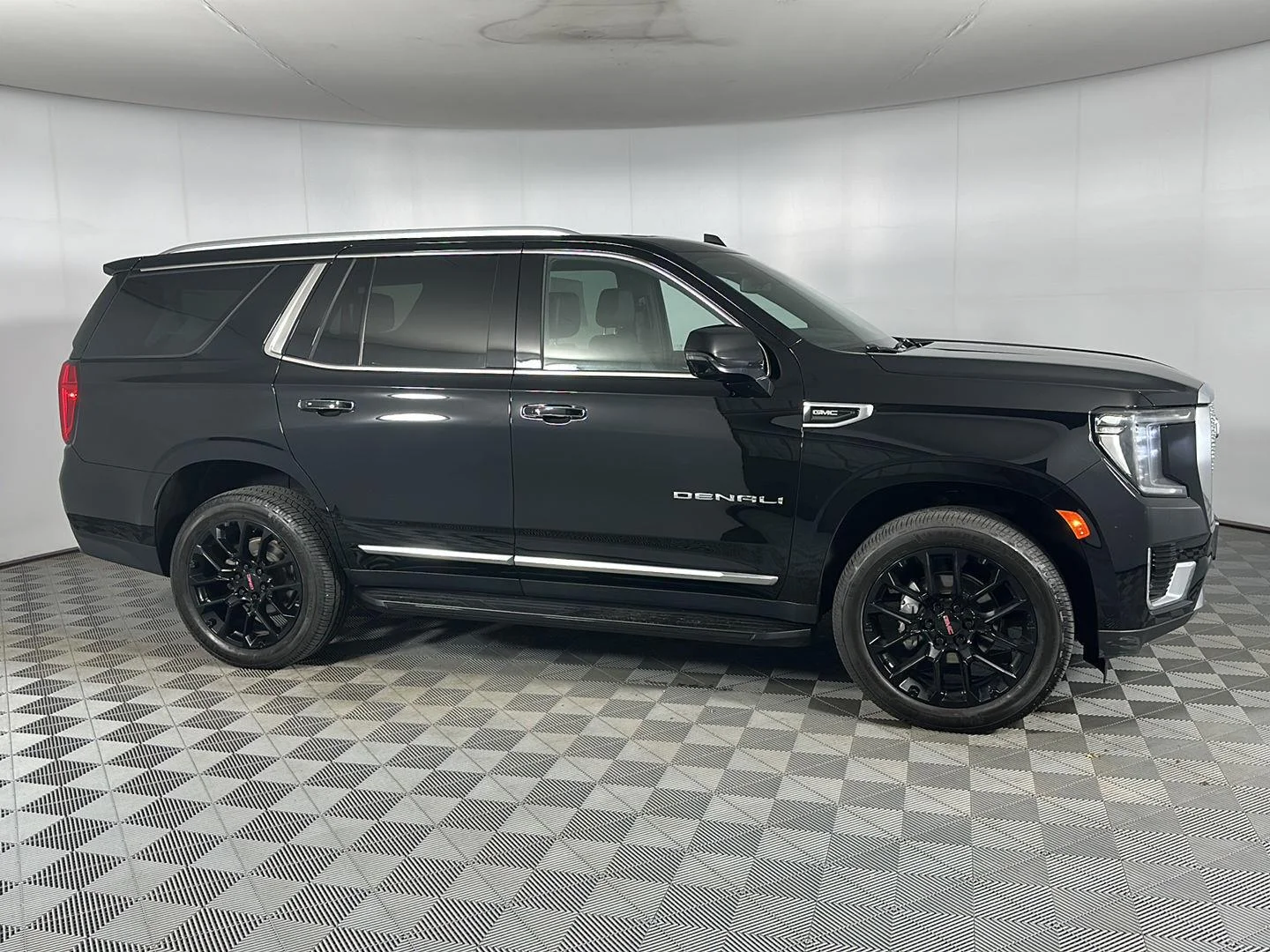 Used 2022 Onyx Black GMC Denali image 4