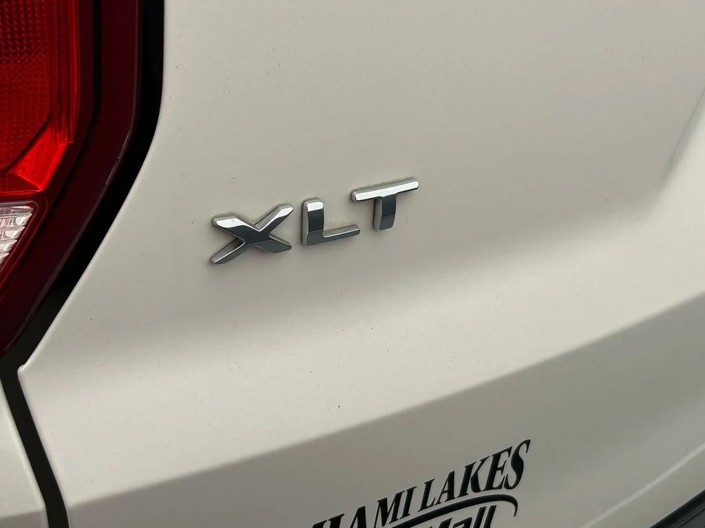 Used 2018 White Platinum Clearcoat Metallic Ford XLT image 35
