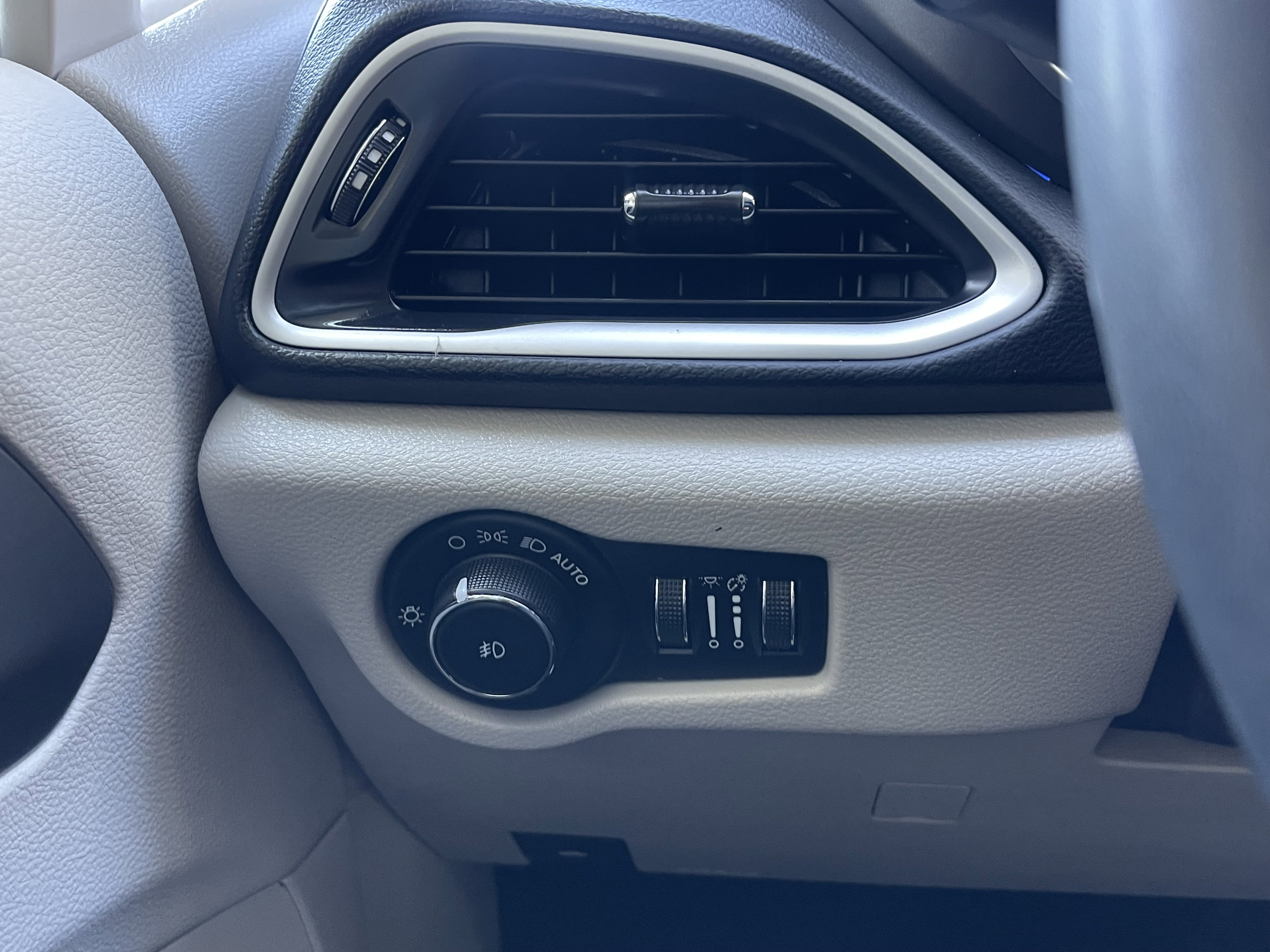 Used 2023 Silver Chrysler Touring L image 40