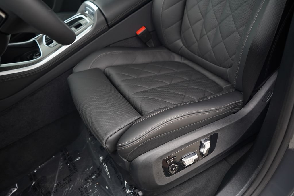 New 2026 Dravit Grey Metallic BMW M60i image 10