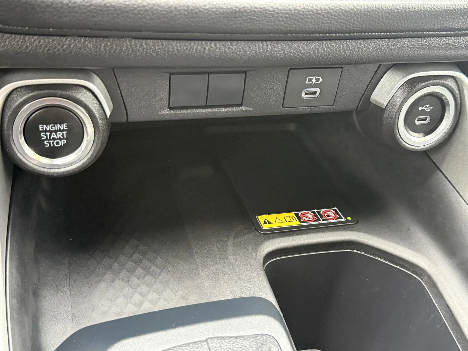 Used 2025 Midnight Black Metallic Toyota XLE image 31