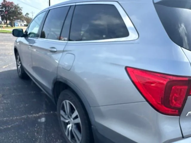 Used 2017 Gray Honda EX-L image 4