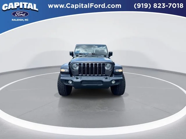 Used 2020 Gray Jeep Sport image 3