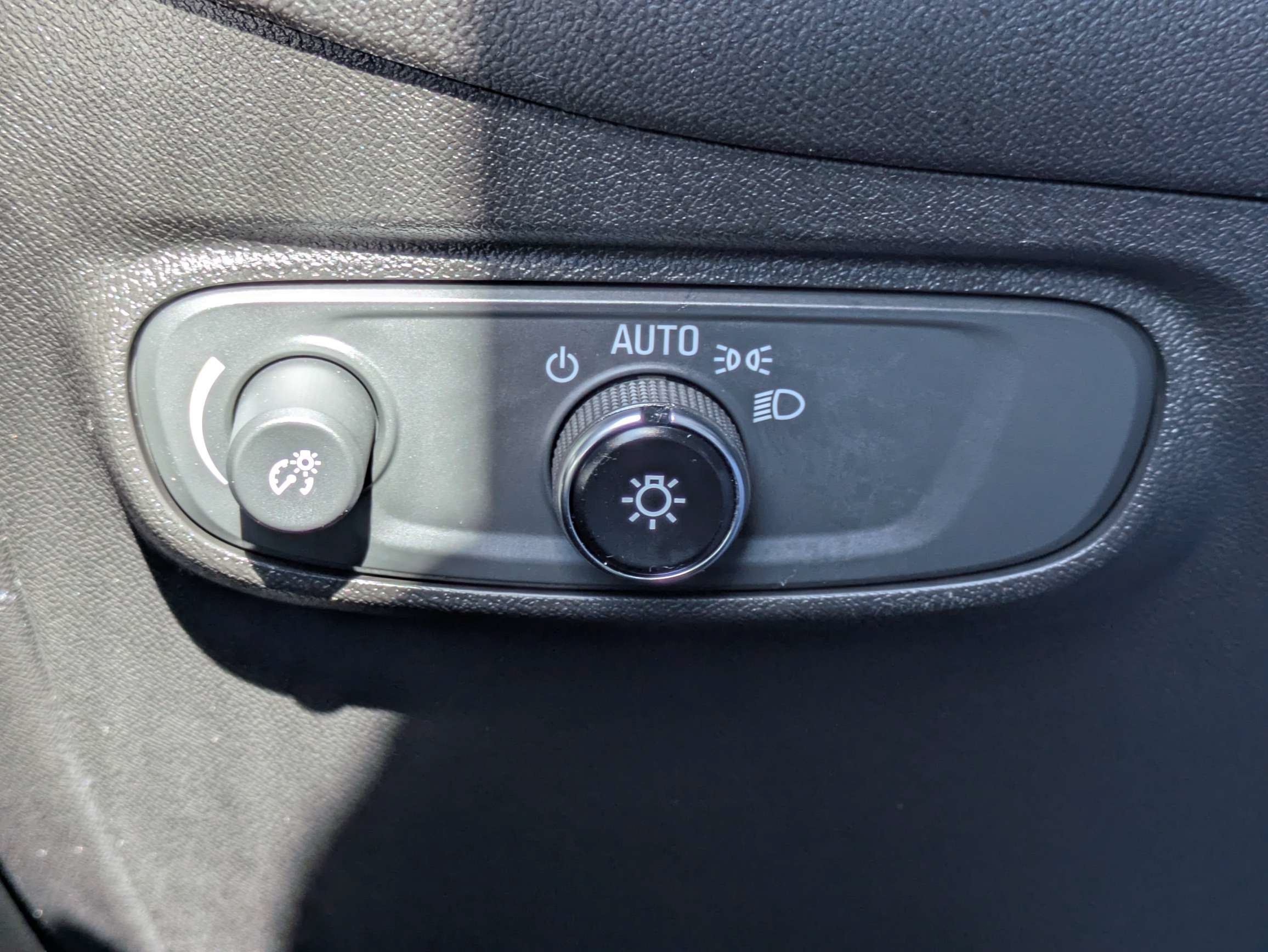 Used 2022 Summit White Chevrolet LT image 30