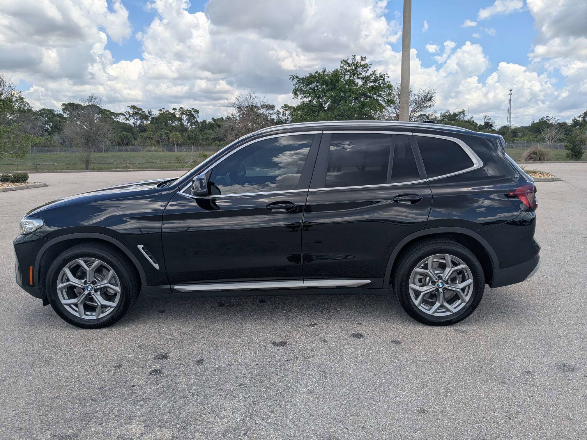 Used 2024 Jet Black BMW sDrive30i image 8