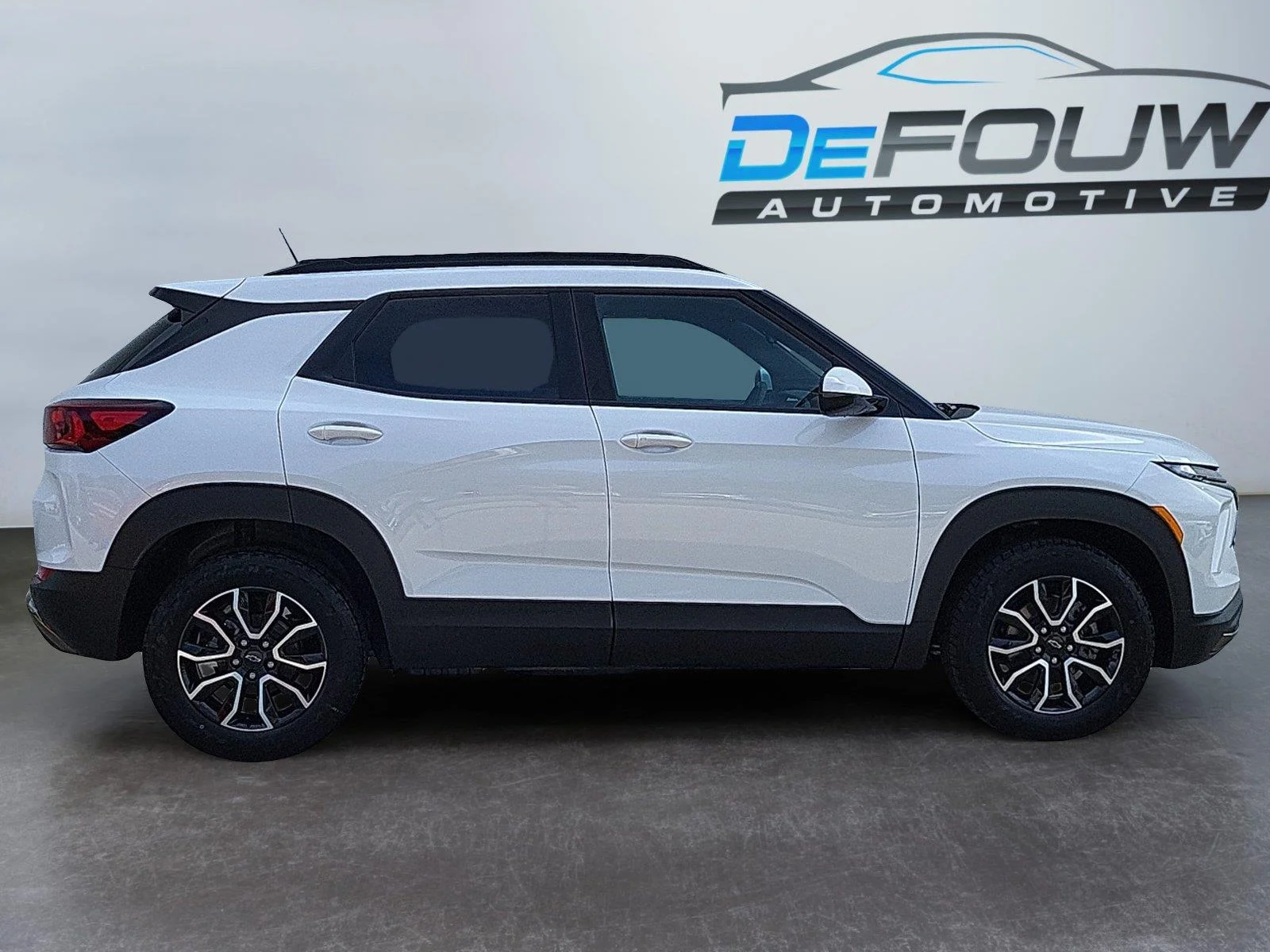Used 2025 Iridescent Pearl Tricoat Chevrolet ACTIV image 2