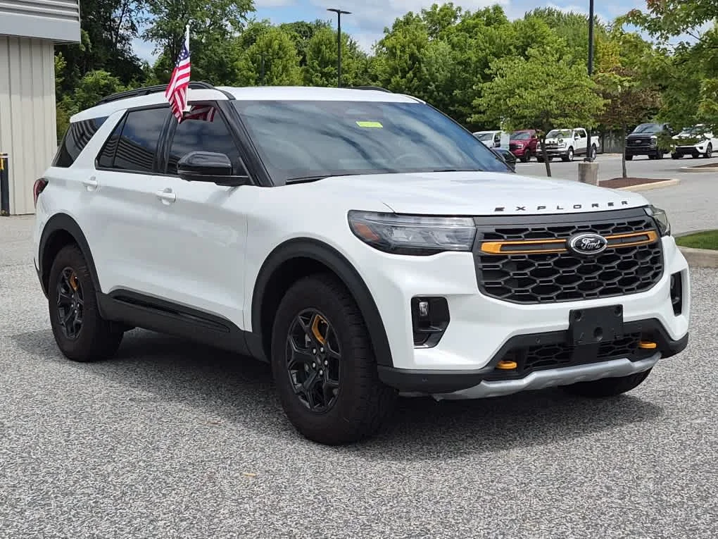 Certified Used 2026 Star White Metallic Tri-Coat Ford Tremor image 2