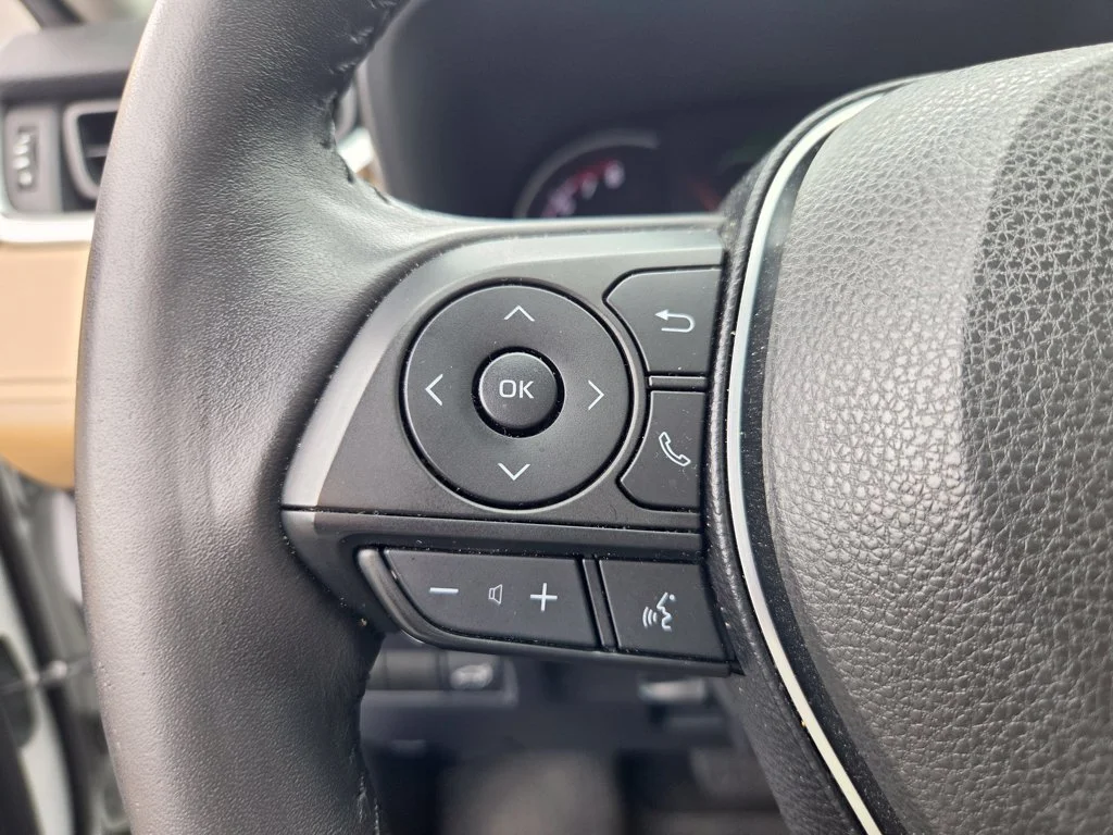 Used 2019  Toyota Limited image 14