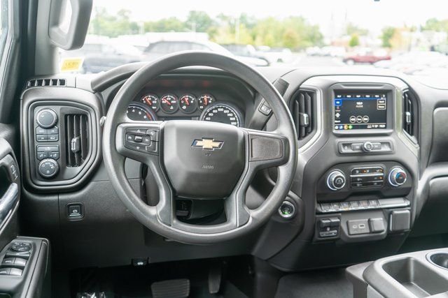Used 2024  Chevrolet Custom image 13