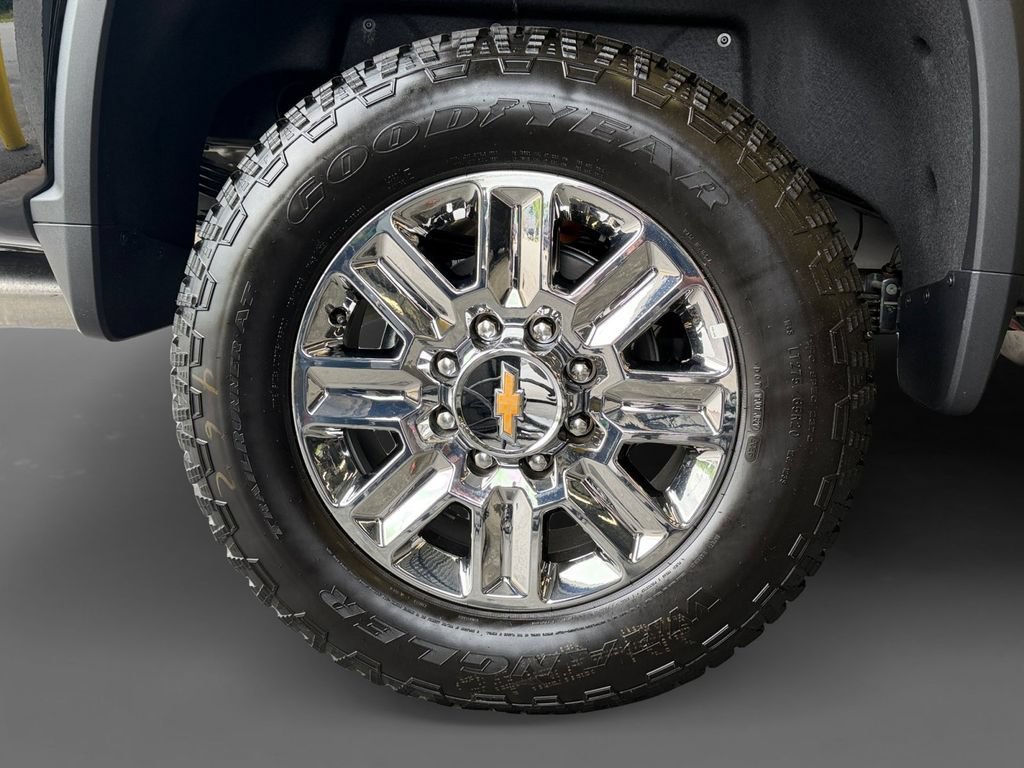 New 2026 Black Chevrolet High Country image 10