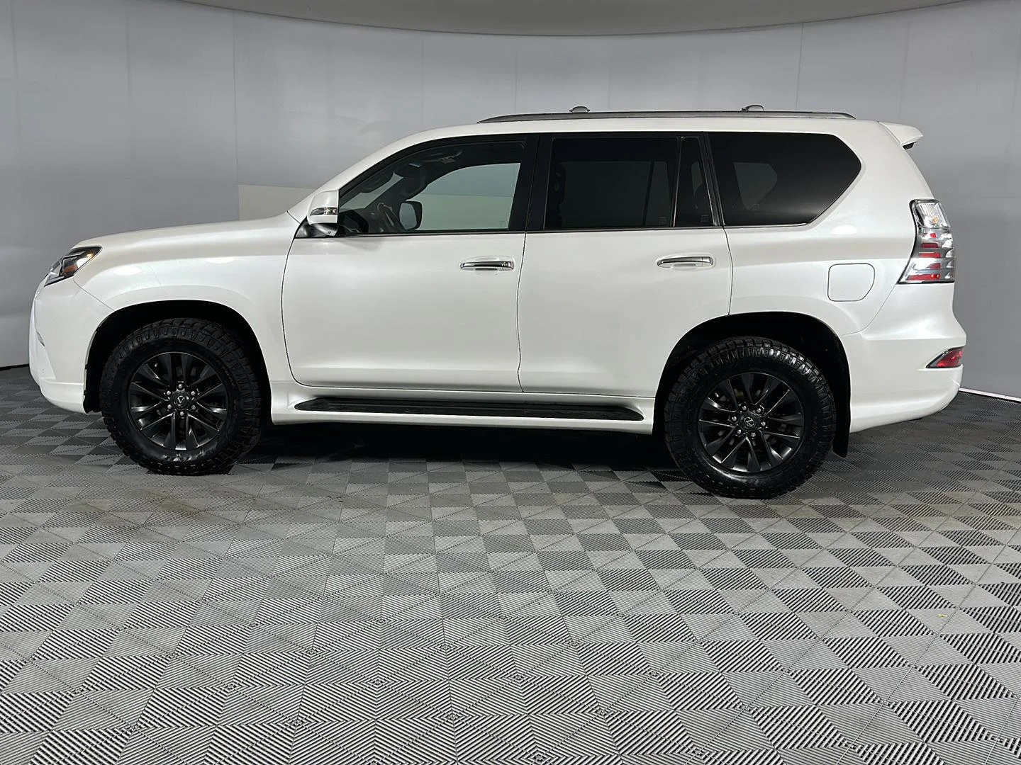 Used 2023 Eminent White Pearl Lexus  image 4