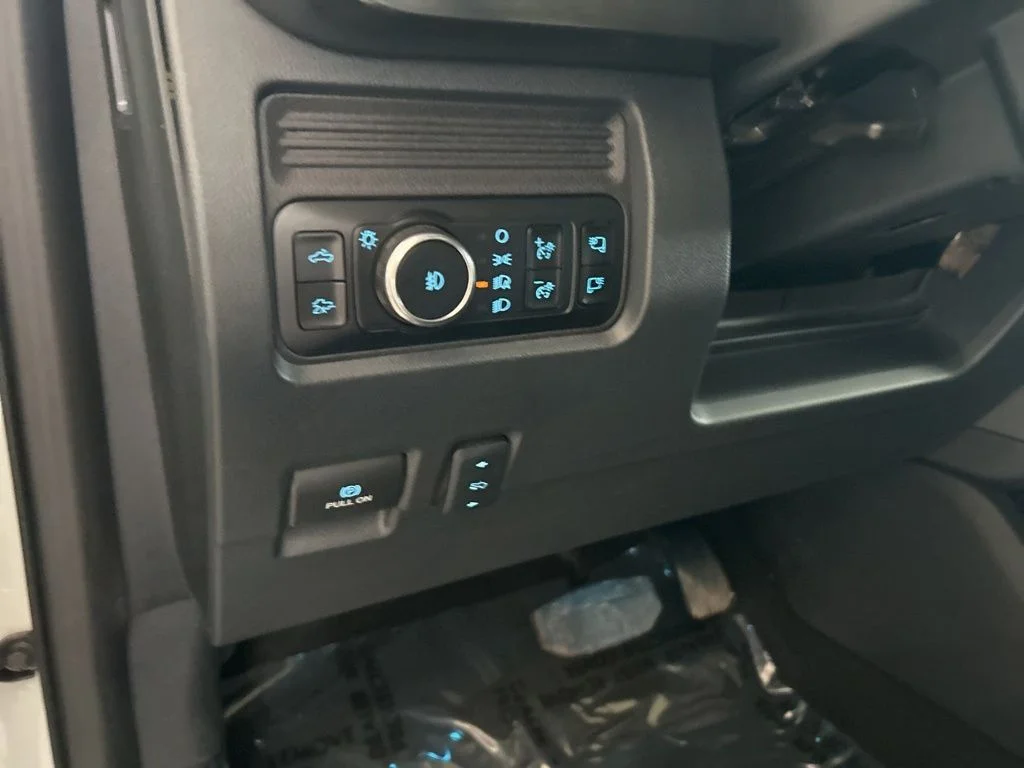 Used 2025 Gray Ford Lariat image 41