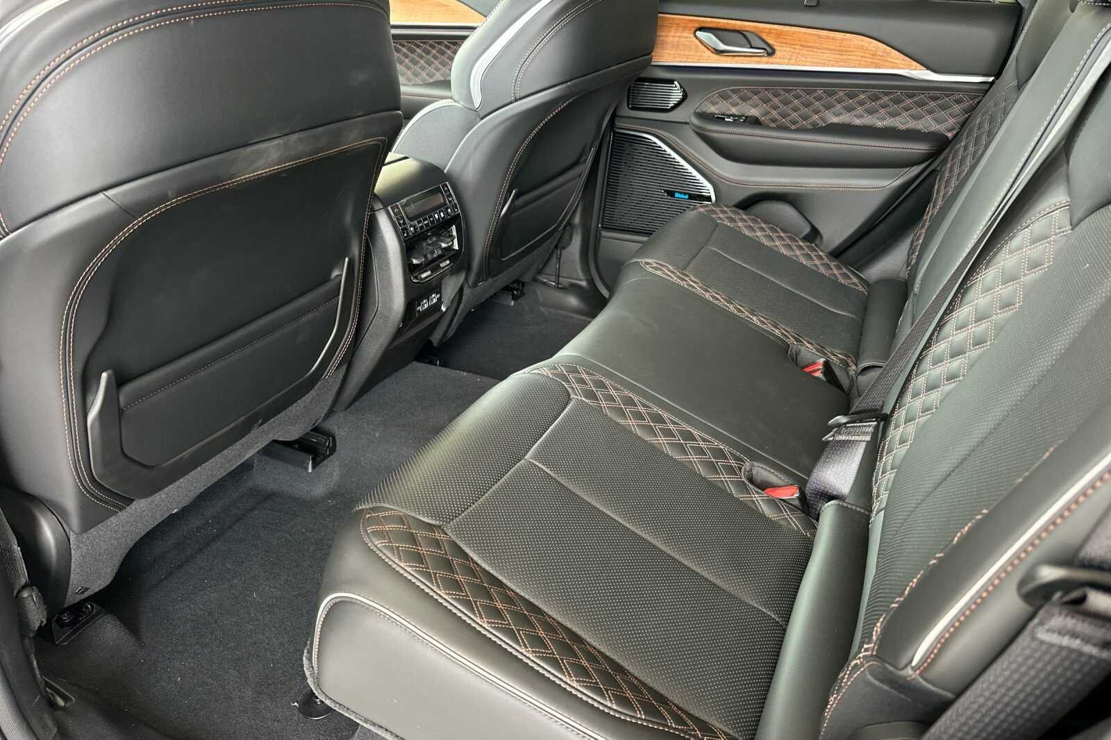 New 2022 Baltic Gray Metallic Clearcoat Jeep Summit image 12